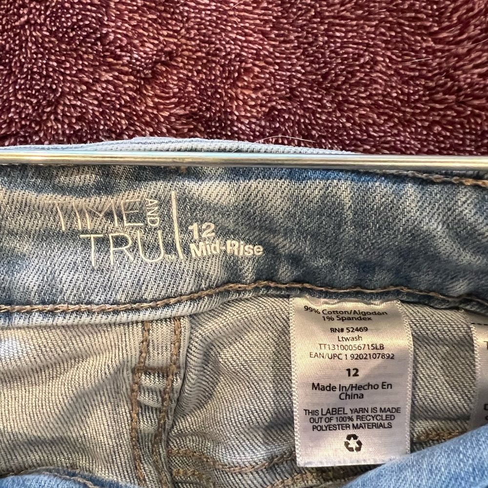 Time and Tru mid rise Jeans - Picture 3 of 3